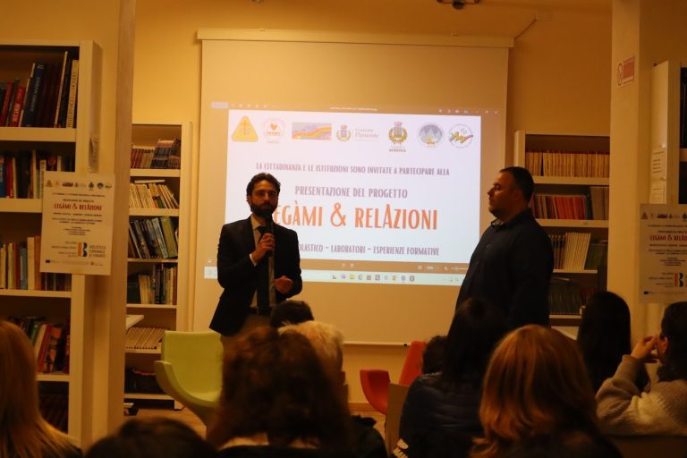 Pimonte punta sull’educazione condivisa: grande partecipazione alla presentazione del progetto “Legàmi & relAzioni”