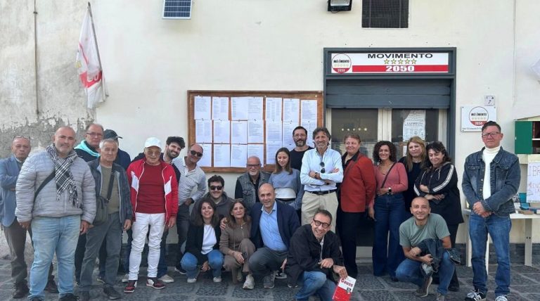 Acerra, LibriAMOci in piazza: il M5S inaugura la Bacheca della Bellezza