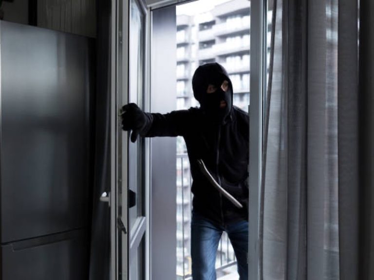 Famiglia sequestrata in casa dai ladri a San Sebastiano