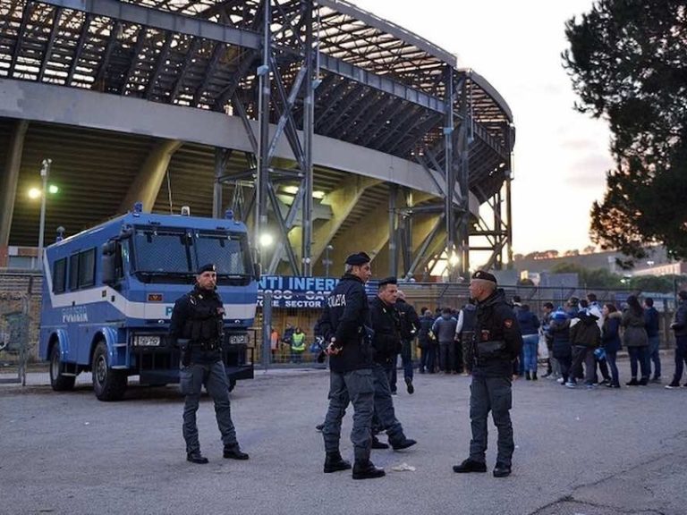 Controlli della Polizia durante la partita Napoli-Qarabag