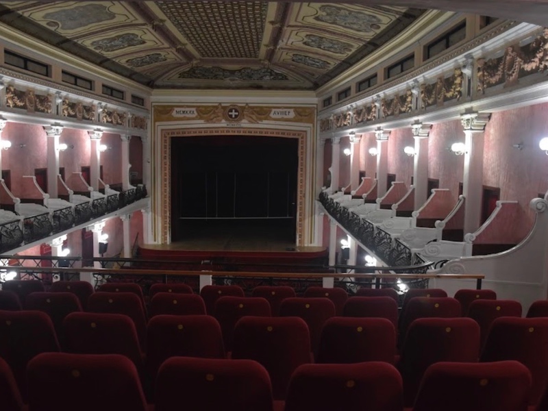 Al Teatro Umberto “Canzoni dei Gigli e storie nolane sotto l’albero”