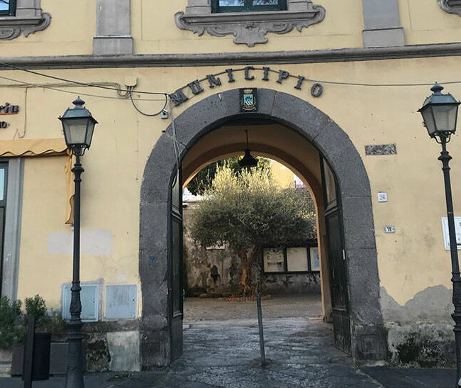 Somma, il Comune replica a De Falco: “Notizie prive di fondamento oggettivo e giuridico”