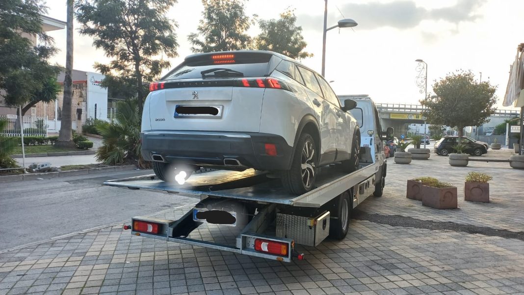 Pomigliano, polizia scova Suv rubato: altri 3 colpi contro i furti d’auto