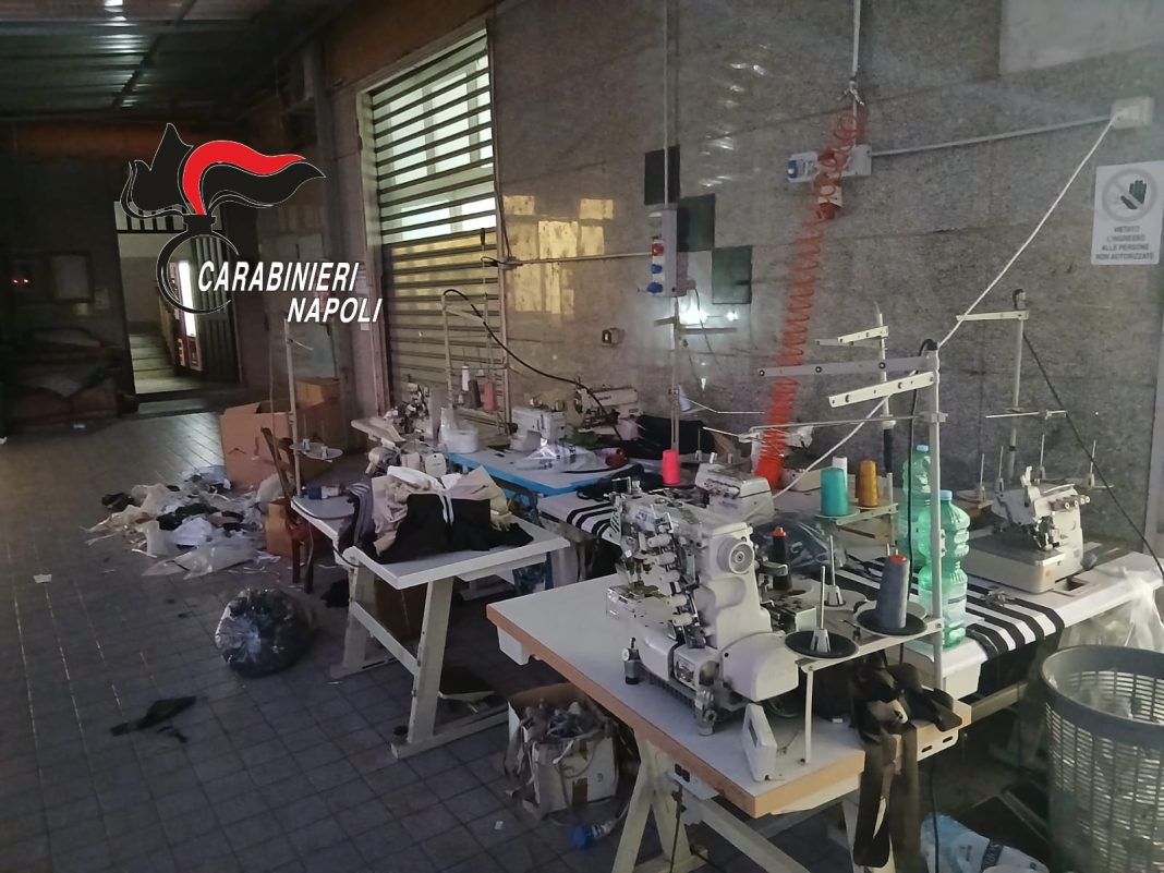 San Gennaro Vesuviano, 76 operai in una fabbrica illegale: 11 persone nei guai