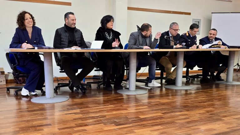 IA alla prova di studenti e amministratori, successo per “Chiedi a ChatGPT” di Miriam Zambardino