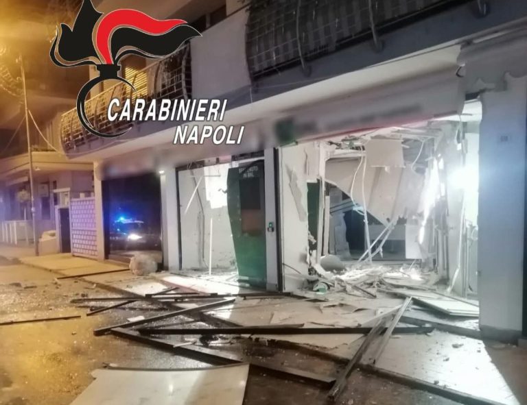 Assalto con esplosivo alla Bnl di Pomigliano: filiale sventrata