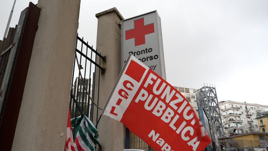 Santobono, medici e Infermieri in piazza contro la chiusura del parcheggio
