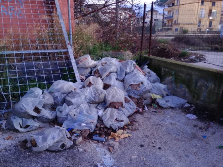 Parcheggio Stazione di Acerra: il Movimento 5 Stelle chiede un intervento immediato per decoro e sicurezza