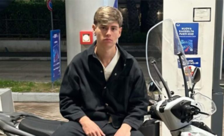 Muore in scooter a 17 anni, l’addio di Casalnuovo a Genny a Capodanno