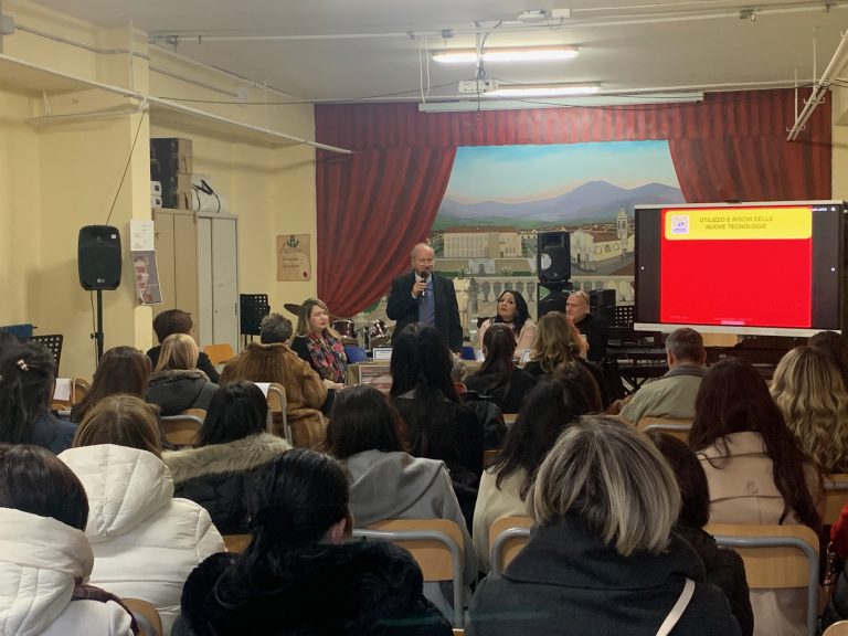 Pedopornografia, ad Acerra siglato un protocollo d’intesa per tutelare i ragazzi dai pericoli del web