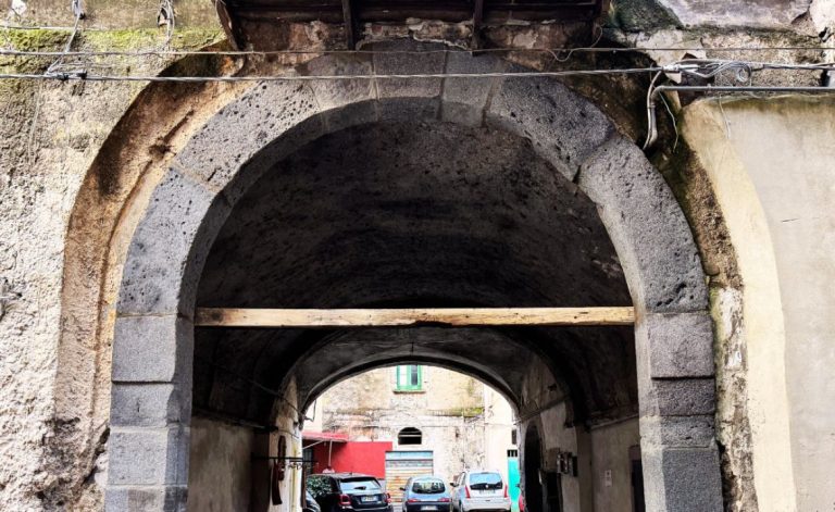 Somma, Borgo Casamale: restaurato il portale seicentesco di Palazzo Sirico