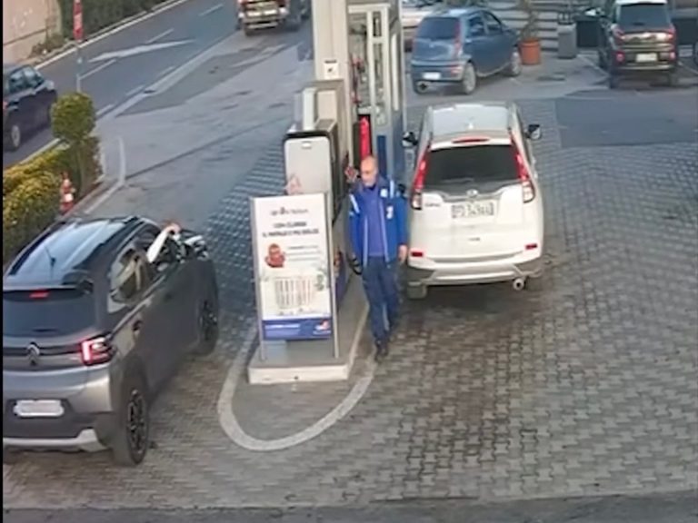 Doppia rapina ai distributori di benzina a Qualiano