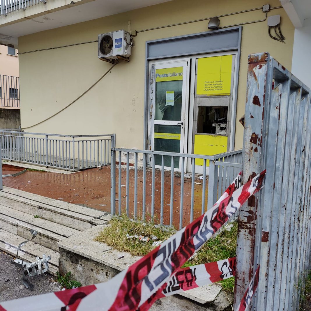 San Gennarello sotto choc dopo il raid alle Poste: “Non possiamo nemmeno pagare le bollette”