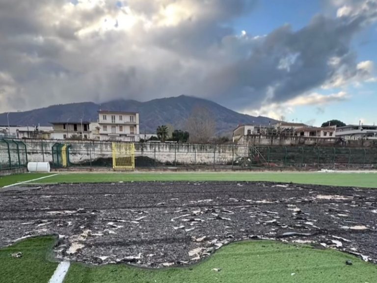 San Giuseppe, campo sportivo distrutto da rogo a Capodanno. La promessa del sindaco