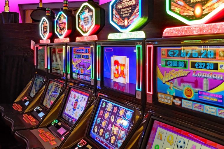 Brusciano, rapina violenta in sala slot: cassiere picchiato e 5mila euro rubati