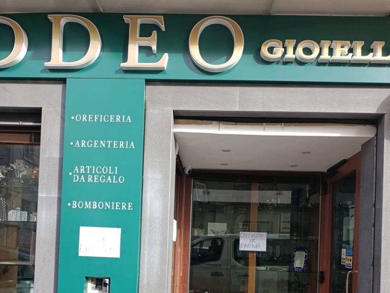 Saviano, assalto della banda dell’Audi alla gioielleria Addeo