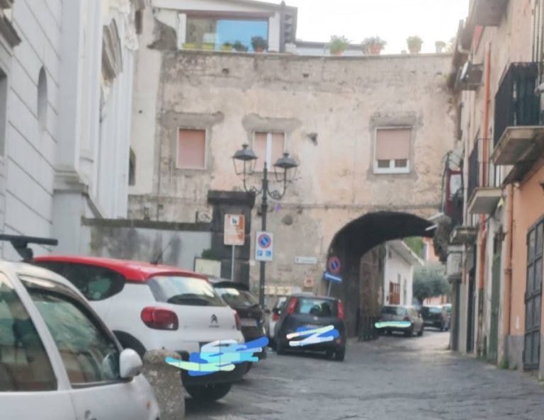 Somma Vesuviana, ZTL fantasma e sosta selvaggia: al Casamale i disagi diventano routine