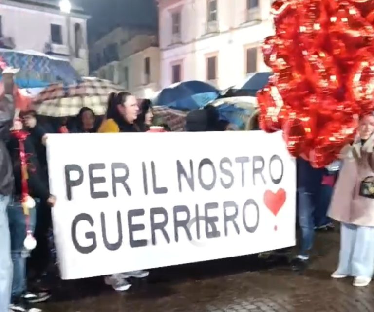 Bimbo trapiantato con cuore danneggiato, si passa alla terapia per alleviare le sofferenze