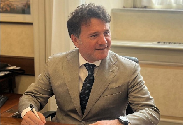 Via ai lavori per lo stadio di Arzano. Silvestro: “Comunità lo riavrà grazie ai fondi del Governo”