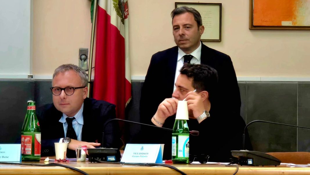 La maggioranza fa quadrato su vicesindaco e giunta dopo le tensioni in Consiglio