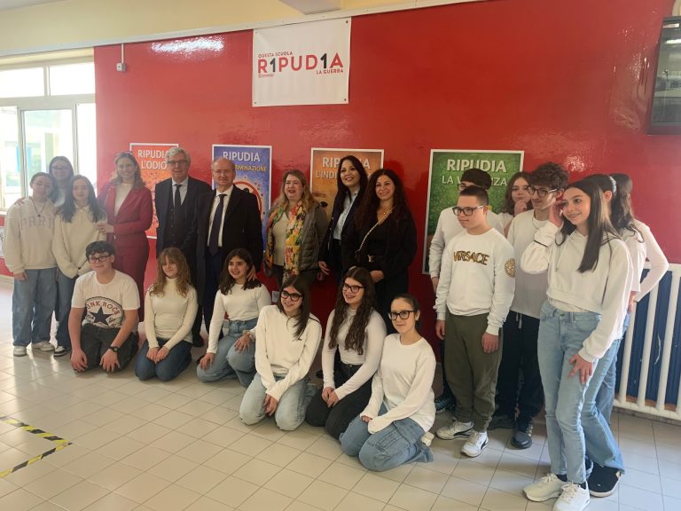Giornata della dell’Unità Nazionale, l’amministrazione inaugura la ‘Parete della Costituzione’ alla scuola Caporale.