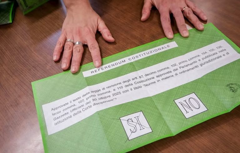 Centrodestra annichilito, a Napoli il No è da record: sfondato il 75%