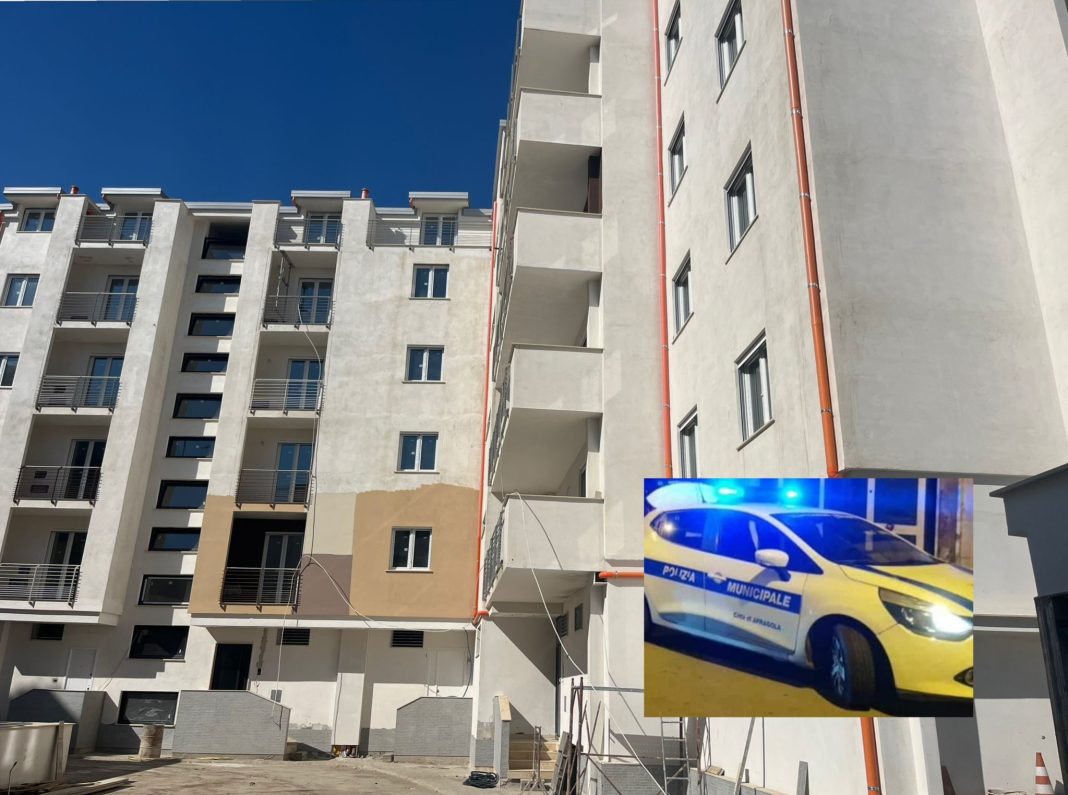 Afragola, blitz dei vigili: sigilli a cantiere con 30 tra negozi e appartamenti