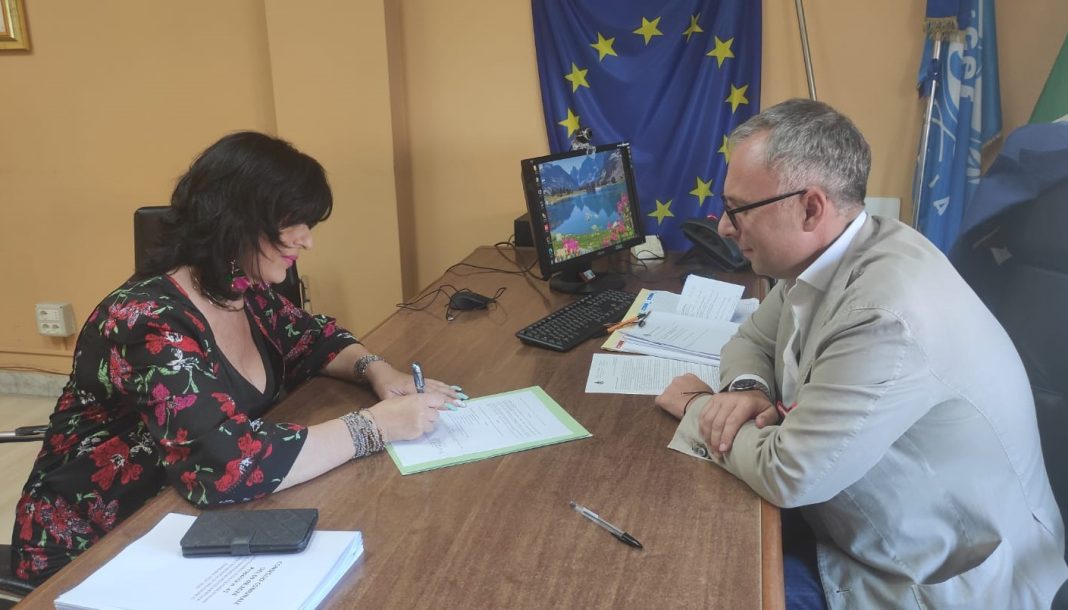 Casoria, si dimette l’assessore all’Istruzione. Il congedo di Bene: “Continueremo il suo percorso”