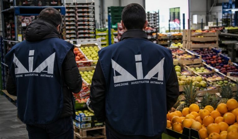 Casalnuovo e Volla, interdittive antimafia a ditte di pulizia, edilizia e commercio ortofrutticolo
