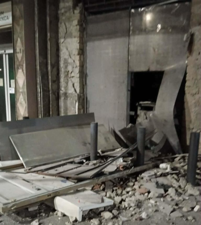 Tre esplosioni svegliano Marigliano, assalto da film alla banca