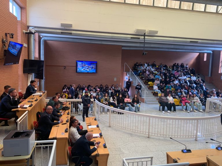 Acerra, ok dal Consiglio al nuovo istituto Munari: saranno rifatte anche strade e piazze
