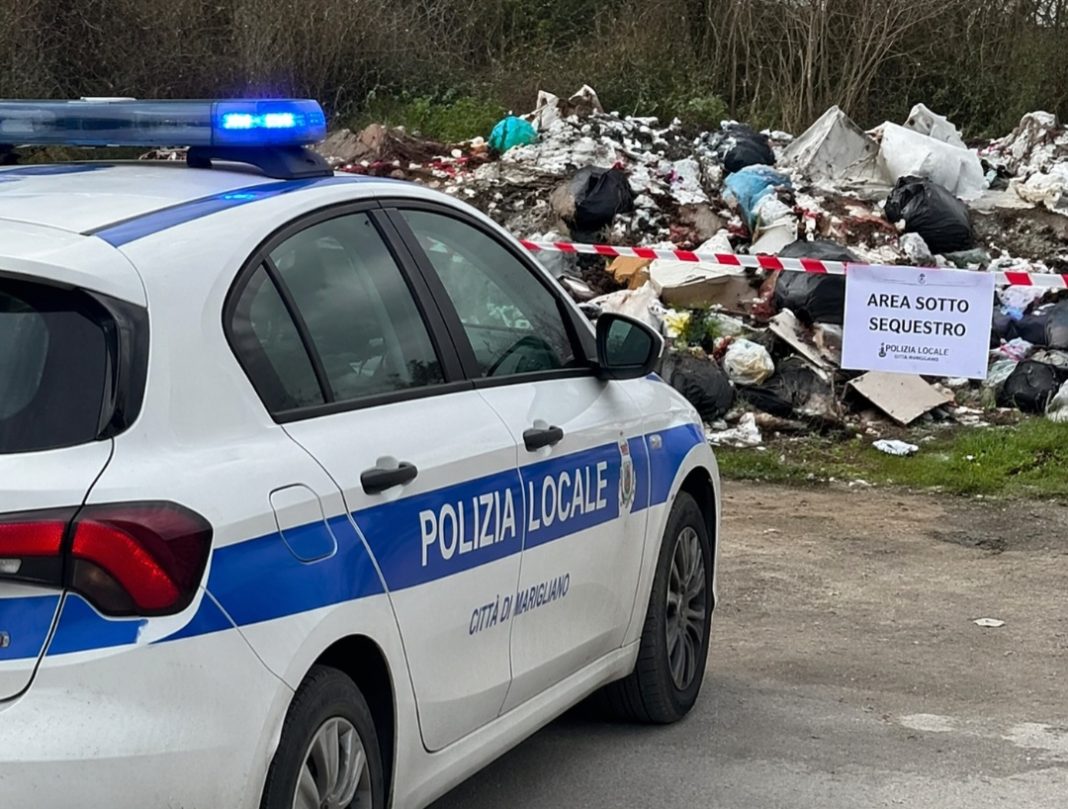 Discarica abusiva vicino al liceo, area sotto sequestro a Marigliano