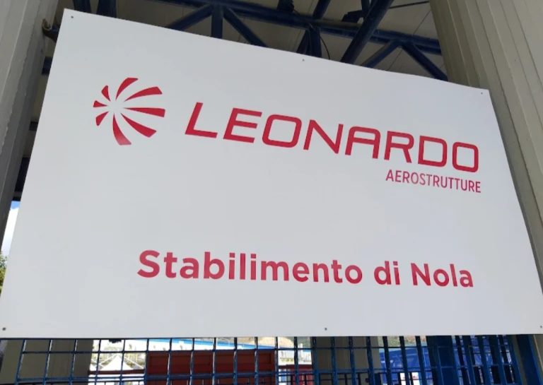 Stabilimento Leonardo, attivisti identificati dai carabinieri durante volantinaggio