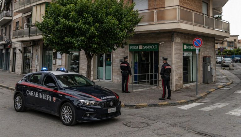 Assalto dei malviventi a Banca Intesa a Pomigliano