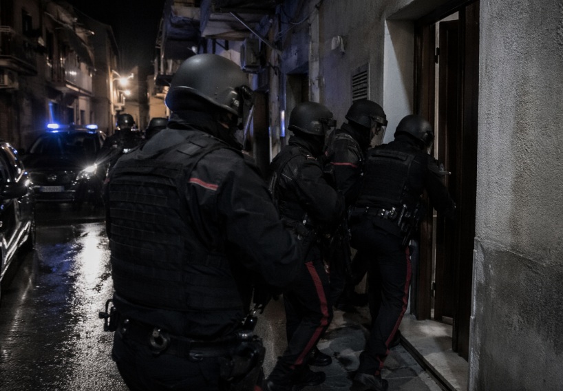 Pressioni e minacce per i lavori pubblici: scoperta rete legata ai Moccia, 11 arresti