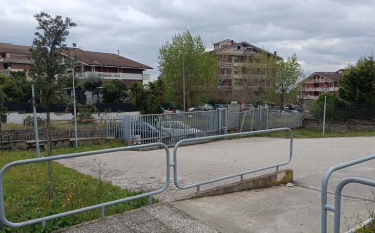 Somma Vesuviana, chiusura del parcheggio dell’ufficio postale: cittadini in difficoltà, penalizzate le fasce più fragili