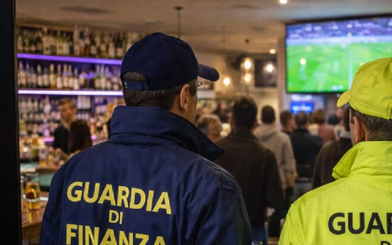 Guerra al pezzotto, i bar scoperti a trasmettere partite illegalmente