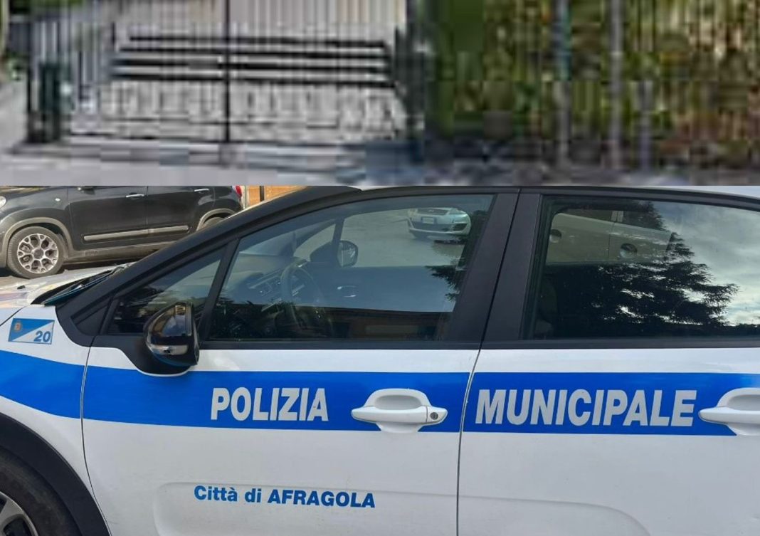 Afragola, la polizia locale denuncia una donna per atti osceni in luogo pubblico