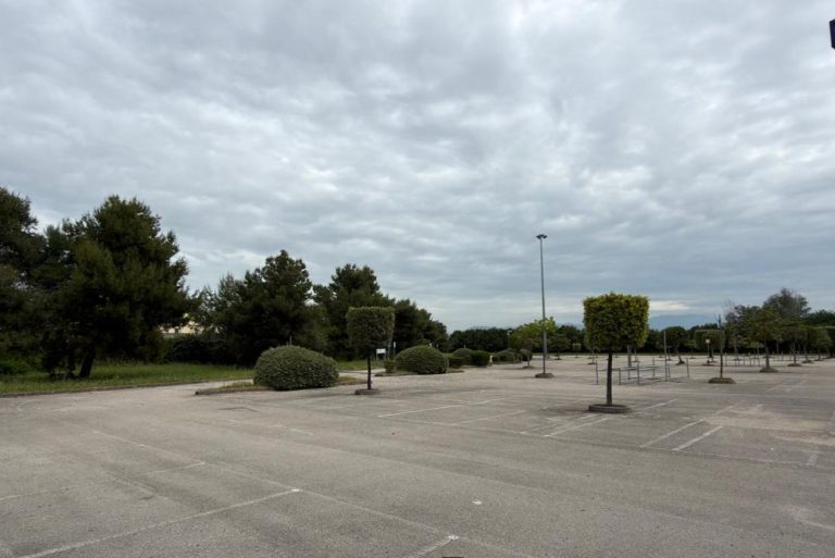 Prendono il parcheggio dell’Ikea per una zona a luci rosse, 6 nei guai per atti osceni