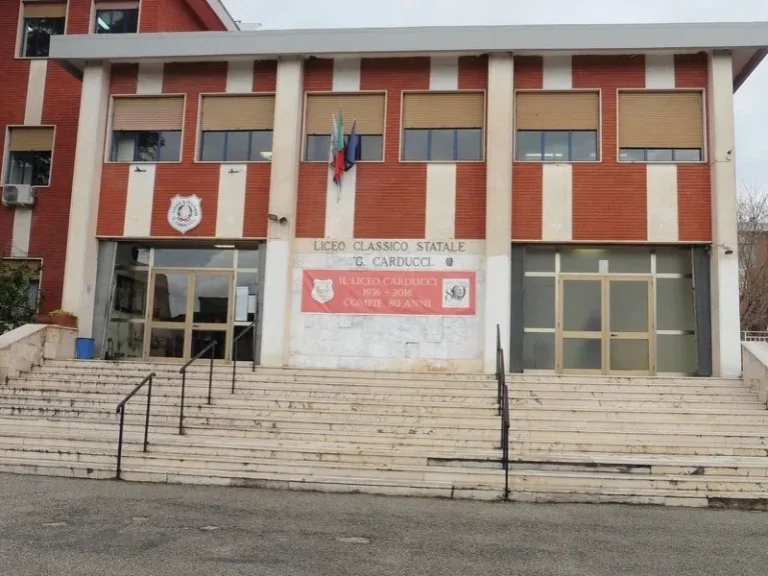 Nola, al Liceo Carducci la presentazione di “I patemi della ragione”