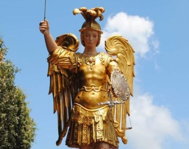 Ottajano, 8 maggio 1676: le famiglie del Vaglio preparano i “toselli” per la processione di San Michele Patrono
