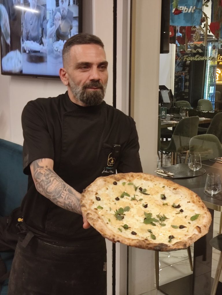 Somma Vesuviana, Con la pizza “La Forma del Tempo” Pietro Fontana rende omaggio allo chef Massimo Bottura