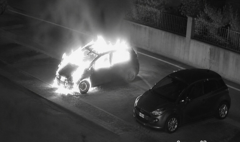 Casalnuovo, incendiata l’auto del comandante di Casandrino: ha operato anche a Pomigliano