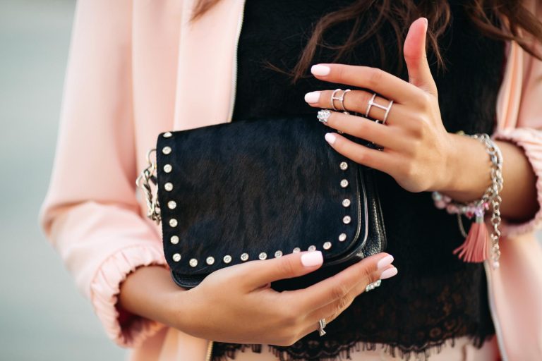 Borse eleganti donna: i modelli e i colori da scegliere per la primavera