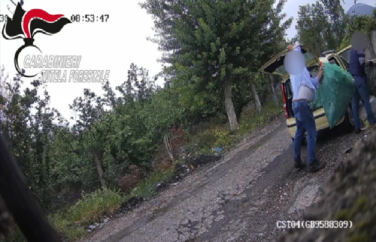 Terzigno, arrestato dopo aver dato fuoco a 20 sacchi di rifiuti