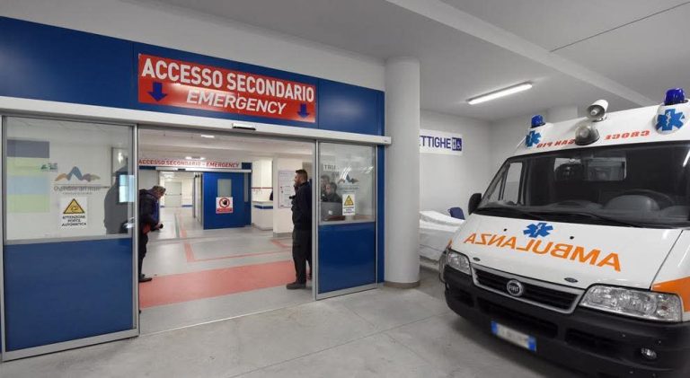 Pronto soccorso chiuso dopo aggressione, caos all’Ospedale del Mare