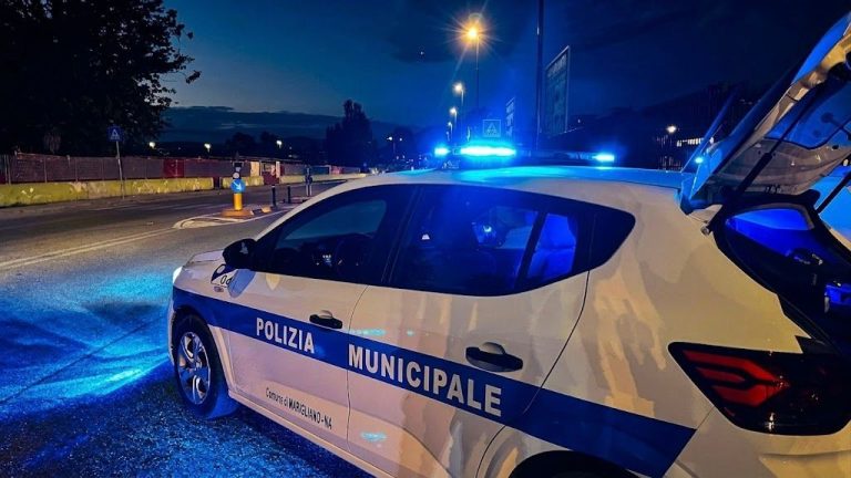Marigliano, scoperto giro di auto clonate: blitz in deposito ad Acerra