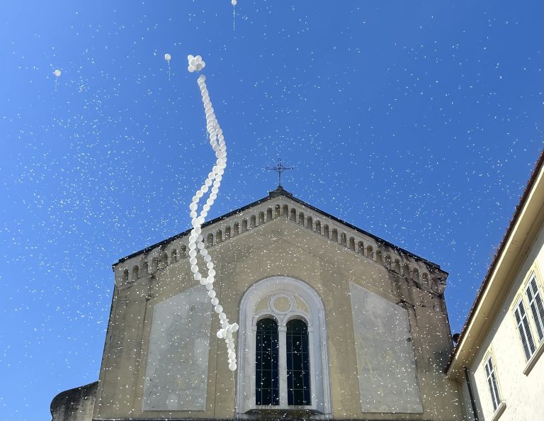 Pomigliano d’Arco, l’ultimo saluto a Imma Panico: commozione e dolore ai funerali della 22enne