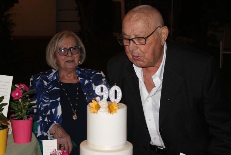 Somma Vesuviana, 90 anni di vita e di numeri: il prof. Antonio Tuorto festeggia con famiglia e amici