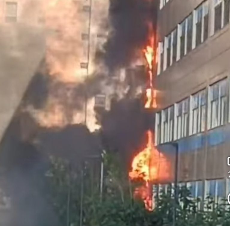Maxi incendio all’ospedale del Mare